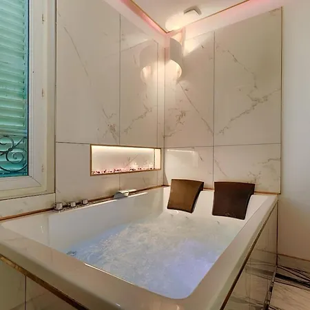 Le Royal Jacuzzi Apartmán *